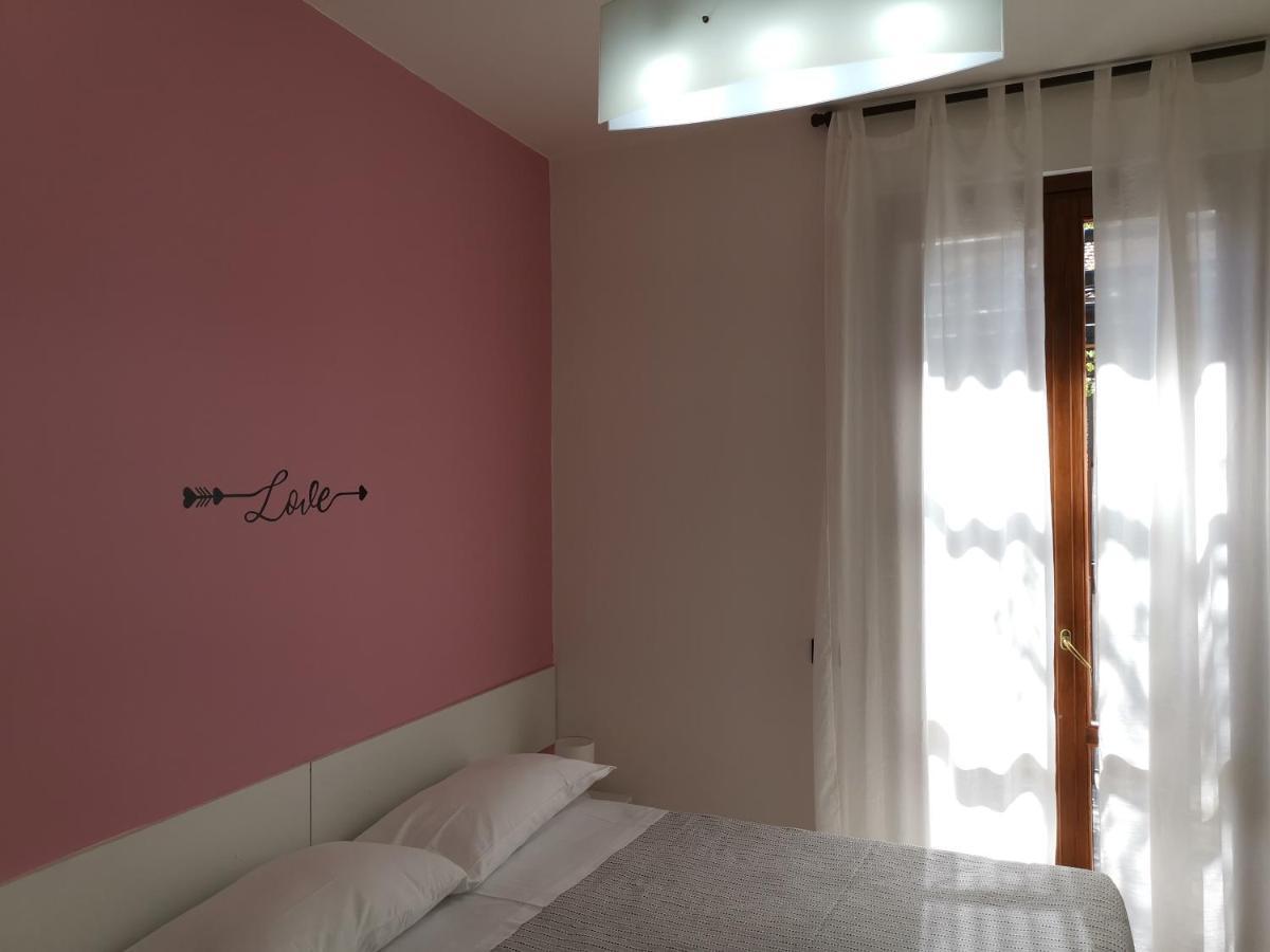 Beb I Portici Bed & Breakfast Cernobbio Oda fotoğraf